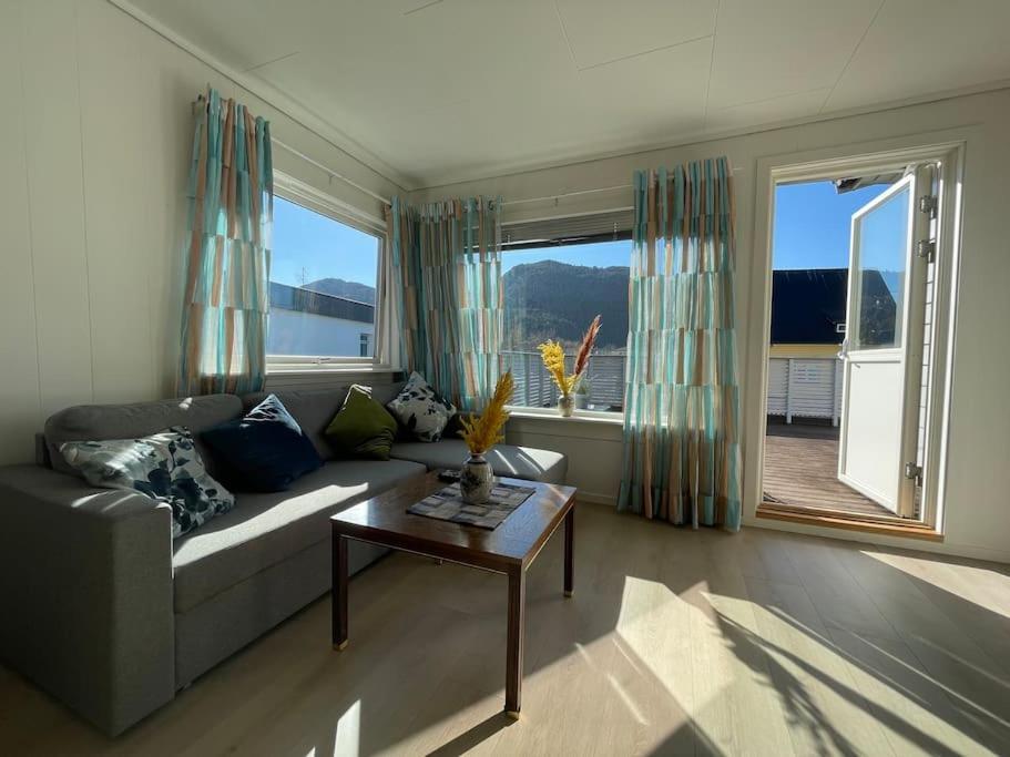 Lovely 2 Bedroom Apartmen With Free Parking Bergen Buitenkant foto