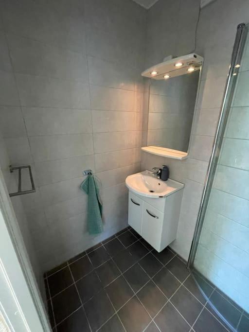 Lovely 2 Bedroom Apartmen With Free Parking Bergen Buitenkant foto