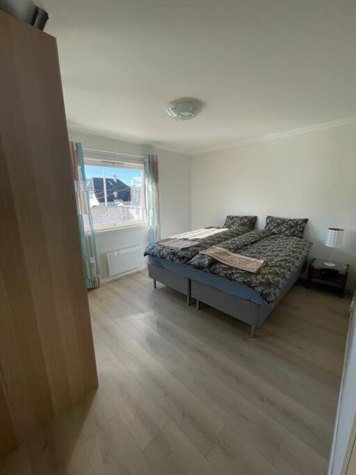 Lovely 2 Bedroom Apartmen With Free Parking Bergen Buitenkant foto